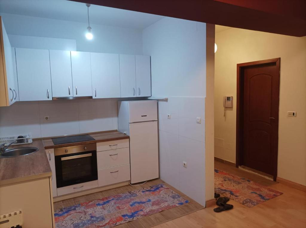 Two Rooms And Kitchen, Bathroom With Balcony Apartment Escópia Exterior foto