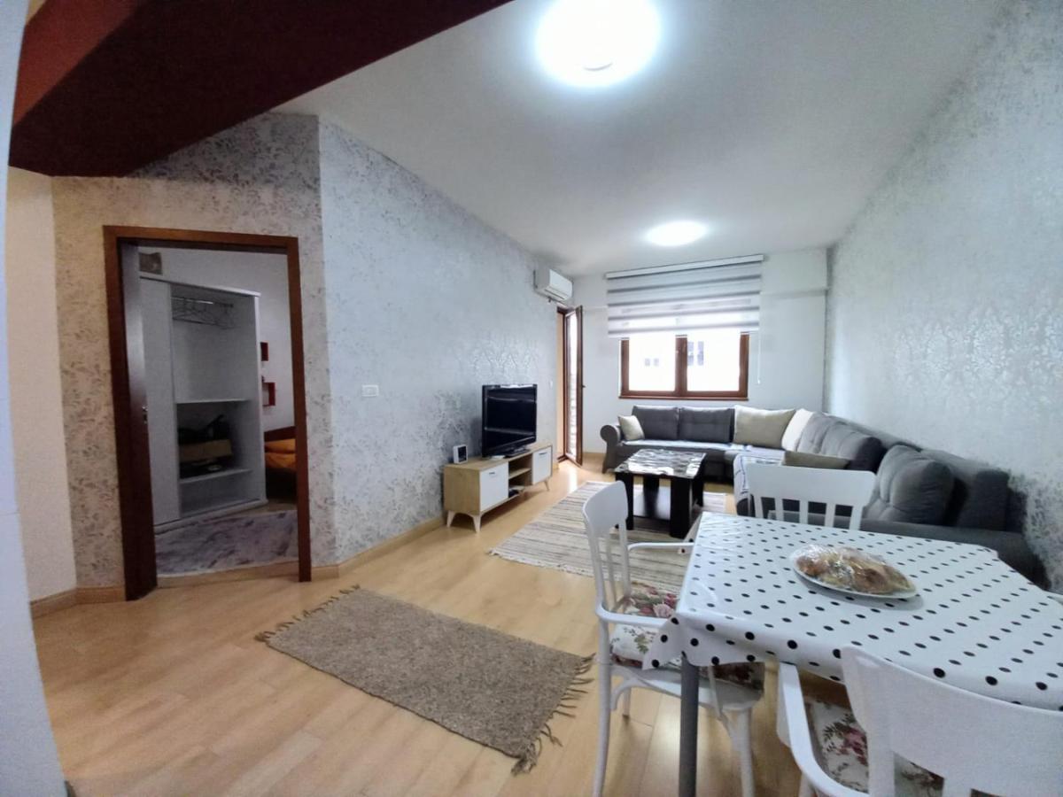 Two Rooms And Kitchen, Bathroom With Balcony Apartment Escópia Exterior foto